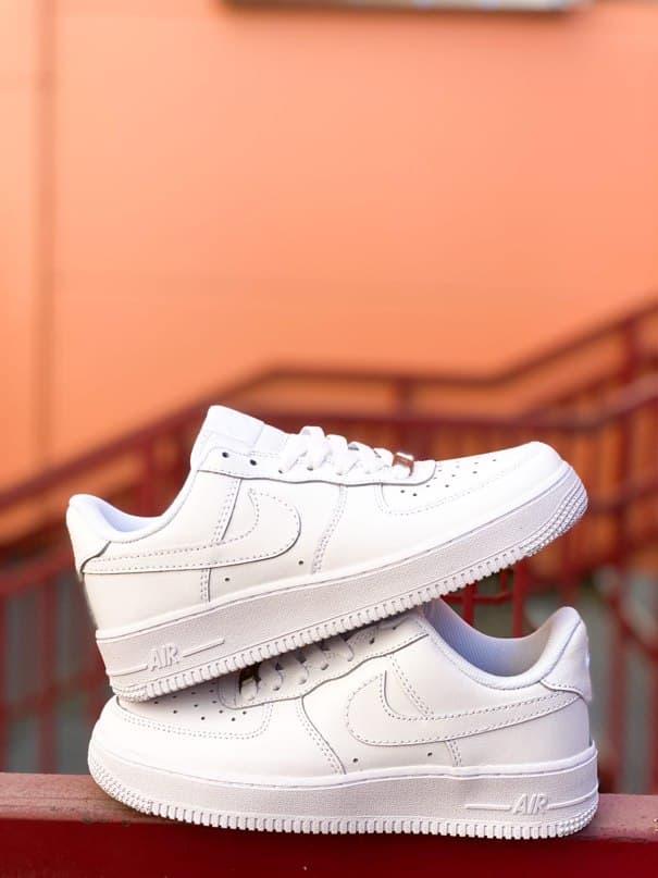 

Мужские кроссовки Nike Air Force Low White (белые) К7703 модные кожаные кроссы, Белый