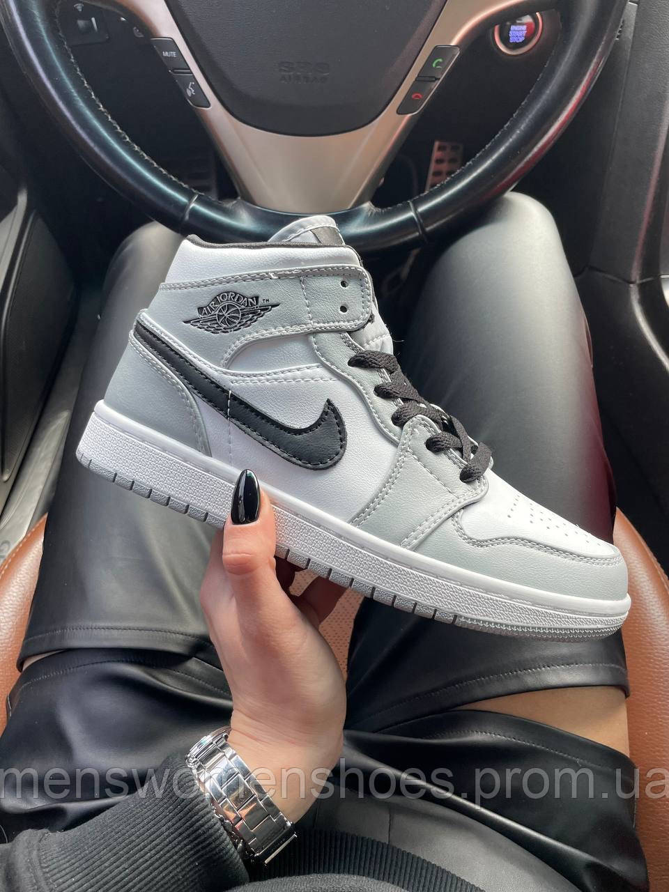 

Кроссовки унисекс женские Джордан высокие Серые с белым Air Jordan 1 Retro High Smoke Light Grey Mid, Серый