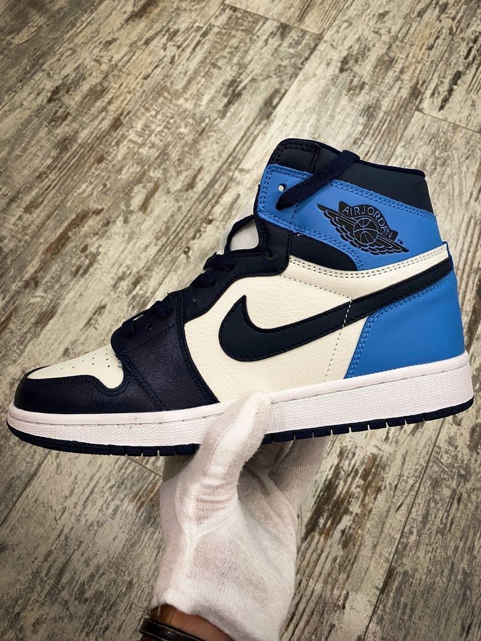 

Женские кроссовки Nike Air Jordan 1 Retro High Blue White / Найк Аир Джордан 1 Ретро Высокие Голубые Белые 41, Голубой