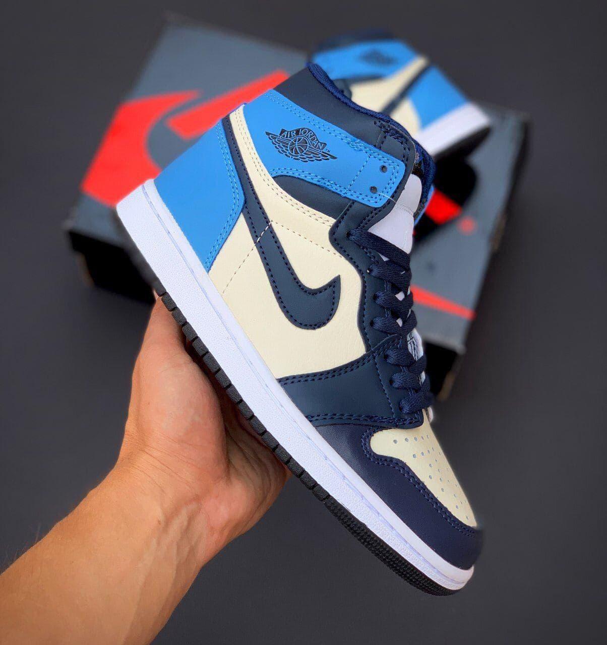 

Женские кроссовки Nike Air Jordan 1 Retro High Blue White / Найк Аир Джордан 1 Ретро Высокие Голубые Белые 37, Голубой