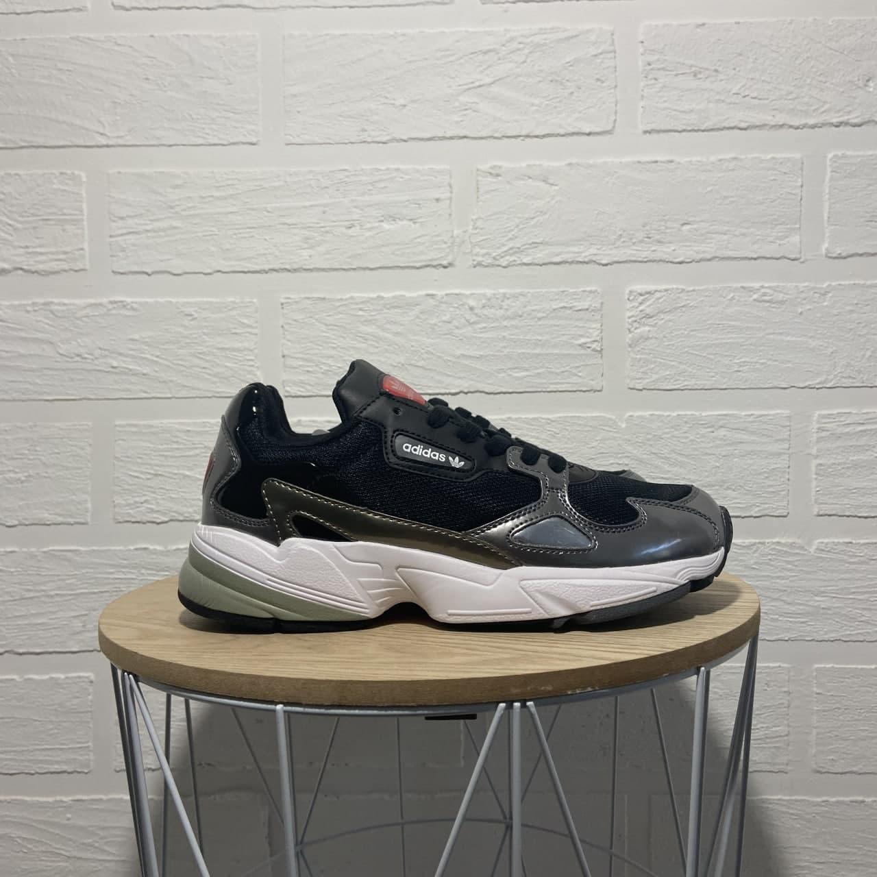 

Женские кроссовки Adidas Falcon Black Lacquered / Адидас Фалкон Черные Лакированные 38, Черный