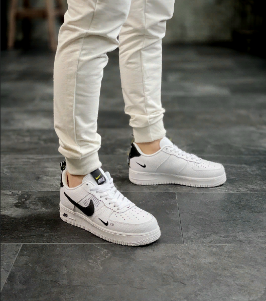 

Мужские кроссовки Nike Air Force Low White Black / Модная обувь Найк Аир Форсы белые кожаные низкие весенние, Черно-белый