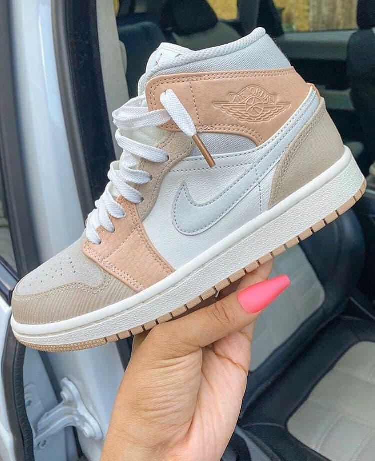 

Женские кроссовки Nike Air Jordan Retro 1 High Pink Grey / Найк Аир Джордан Ретро 1 Высокие Розовые Серые 37, Розовый