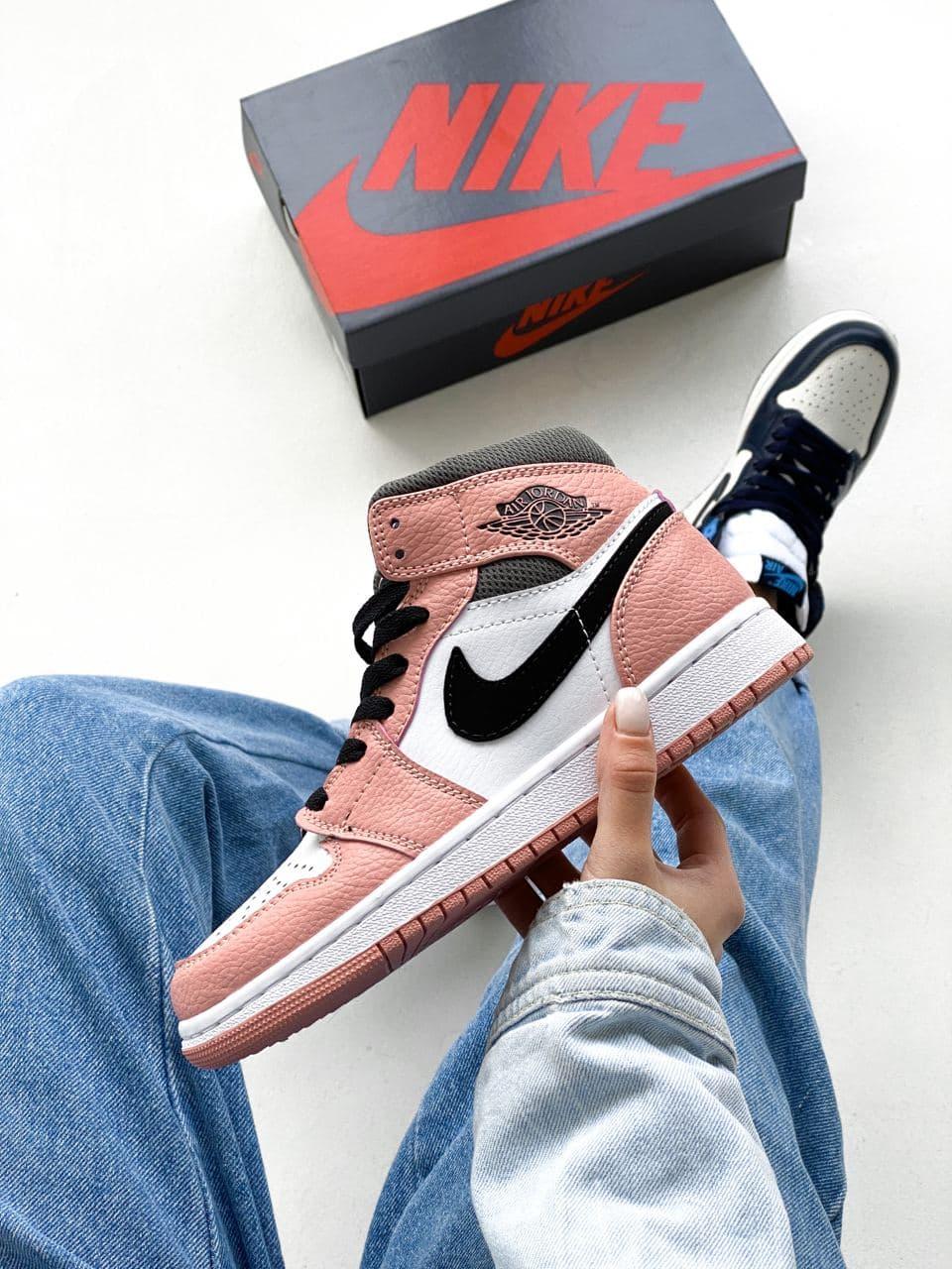 

Женские кроссовки Nike Air Jordan Retro 1 Black Pink White / Найк Аир Джордан Ретро 1 Черные Розовые Белые 39, Розовый