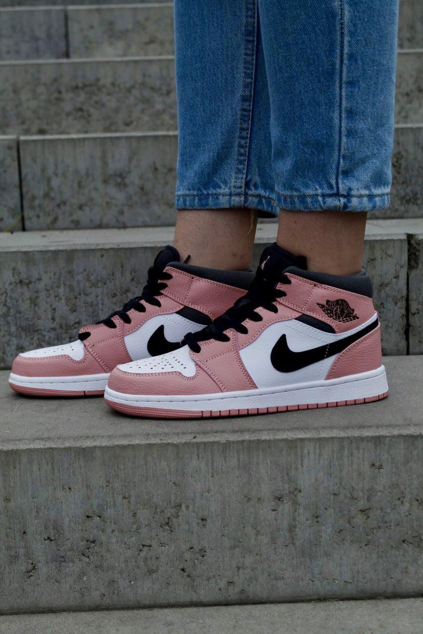 

Женские кроссовки Nike Air Jordan Retro 1 Black Pink White / Найк Аир Джордан Ретро 1 Черные Розовые Белые 38, Розовый