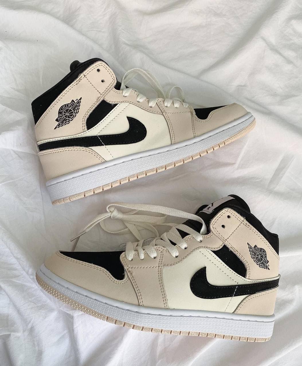 

Женские кроссовки Nike Air Jordan 1 Retro High Beige Black/ Найк Аир Джордан 1 Ретро Хай Бежевые Черные 38, Бежевый