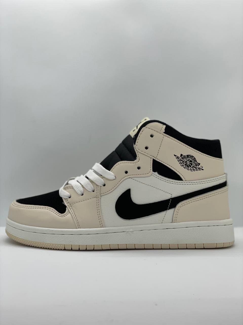 

Женские кроссовки Nike Air Jordan 1 Retro High Beige Black / Найк Аир Джордан Ретро 1 Высокие Бежевые Черные, Бежевый