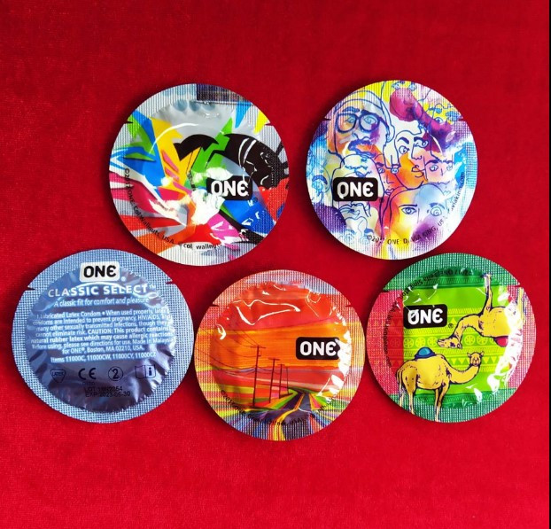 Міцні латексні презервативи ONE Classic Select (класичні) (за 1шт) з силіконовою змазкою, фото 1