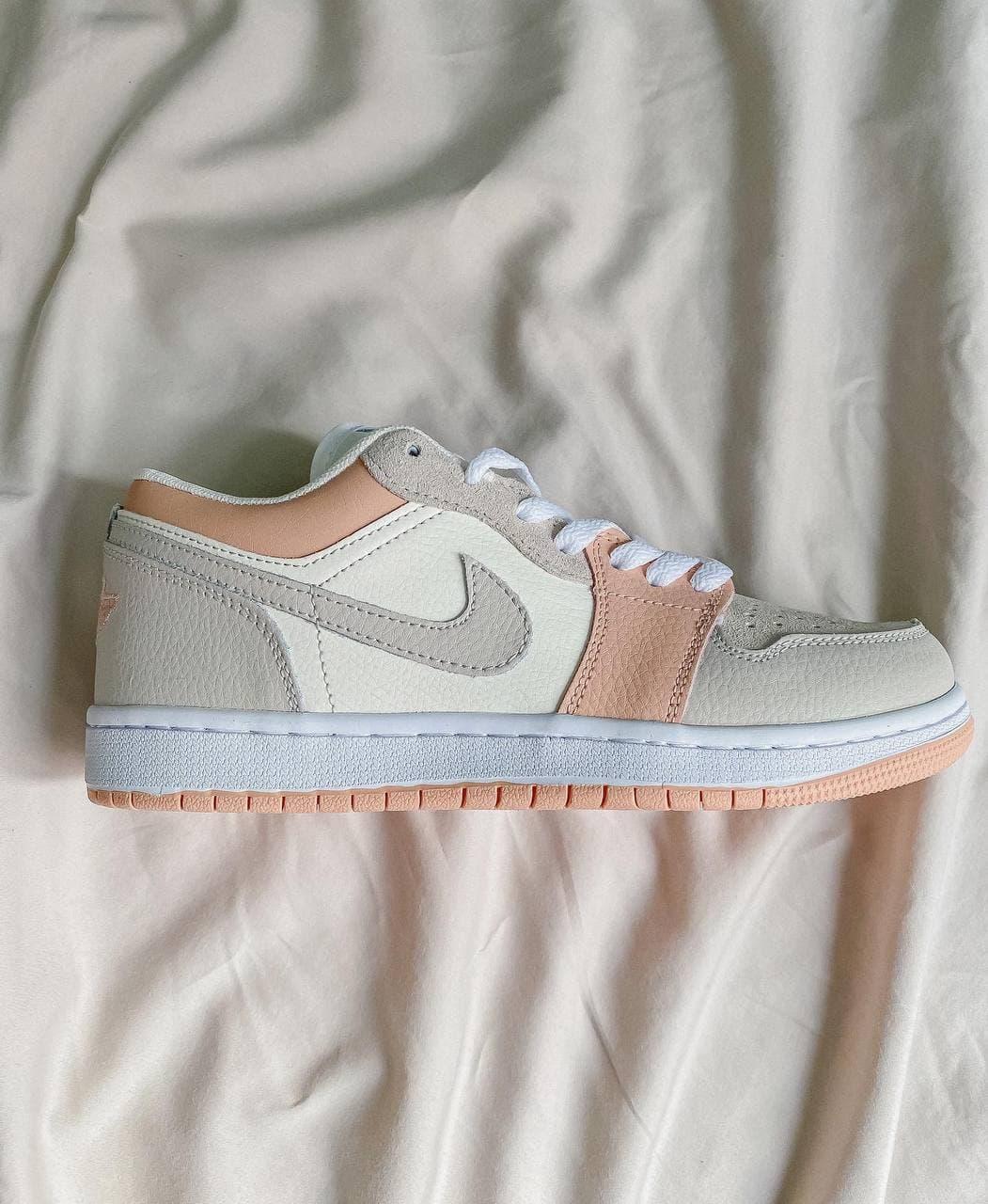 

Женские кроссовки Nike Air Jordan 1 Low Beige / Найк Аир Джордан 1 Лоу Бежевые 41, Бежевый