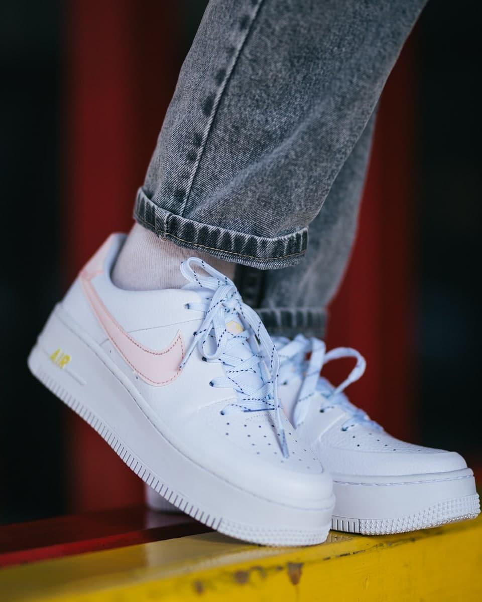 

Женские кроссовки Nike Air Force 1 Sage Low White Pink Reflective / Найк Аир Форс 1 Белые Розовые 40, Белый