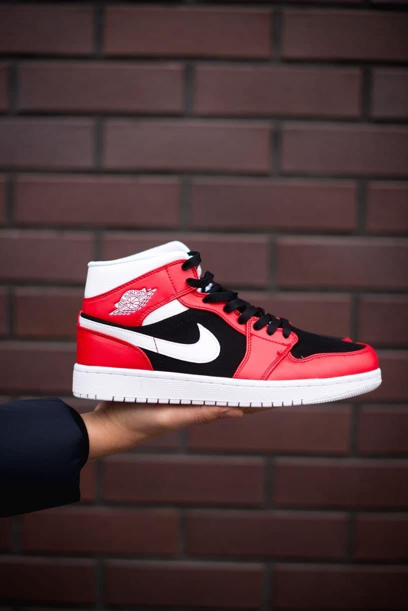 

Мужские кроссовки Nike Air Jordan 1 Retro High Red White / Найк Аир Джордан 1 Ретро Высокие Красные Белые 42, Красный