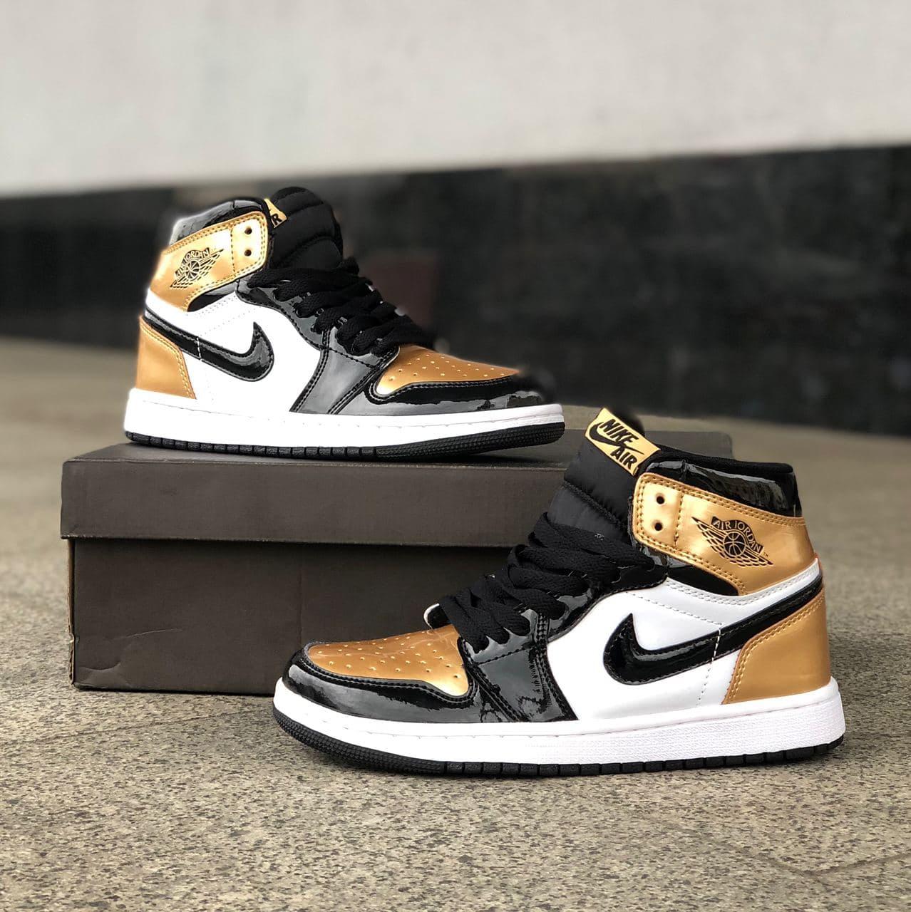 

Женские кроссовки Nike Air Jordan 1 Retro High Black Gold / Найк Аир Джордан 1 Ретро Высокие Черные Золотистые, Черный