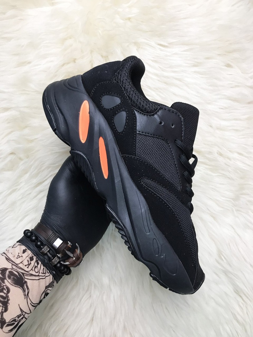 

Adidas Yeezy Boost 700 Black (Черный)