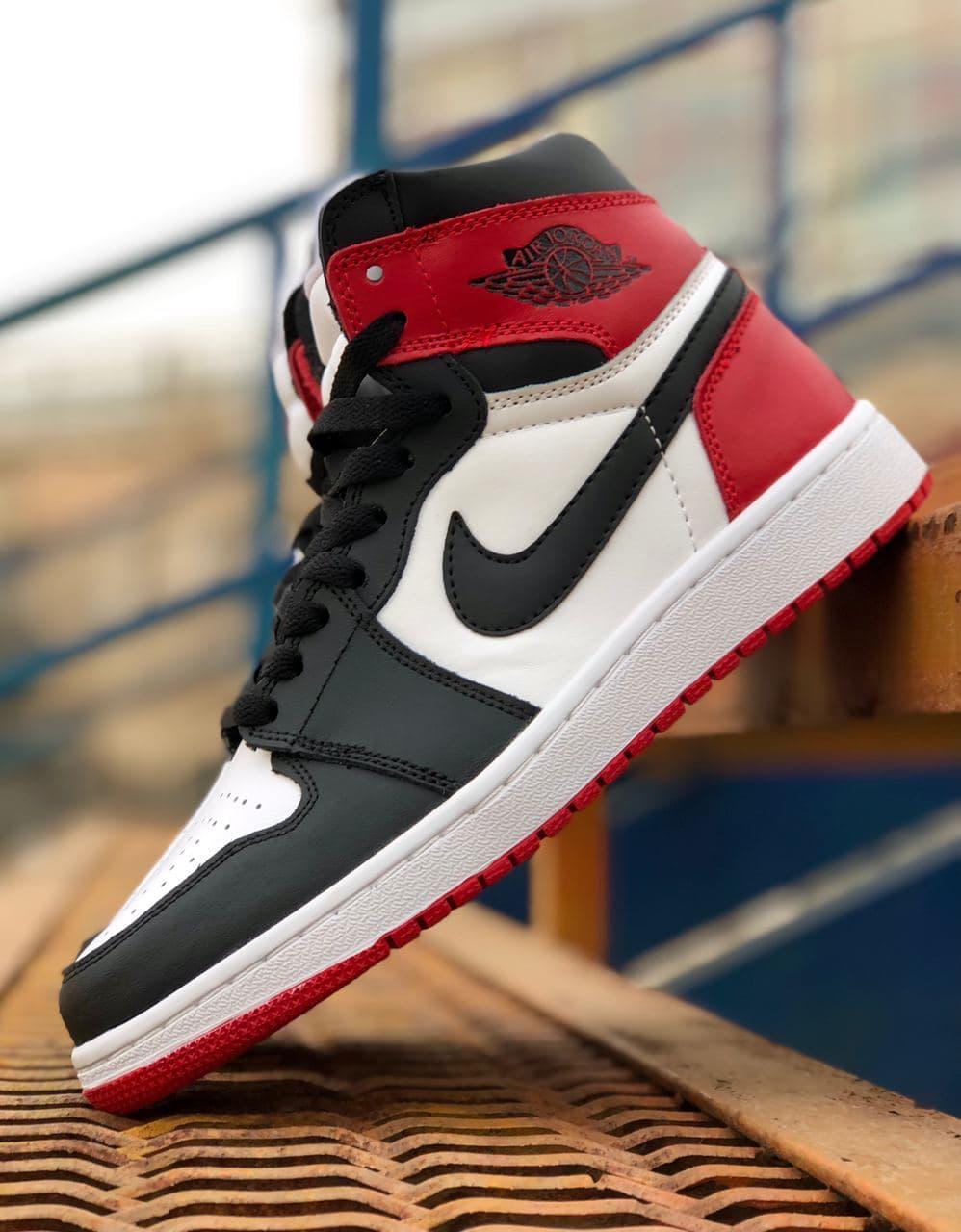 

Мужские кроссовки Nike Air Jordan Retro 1 Black Red White / Найк Аир Джордан Ретро 1 Черные Красные Белые 41, Красный