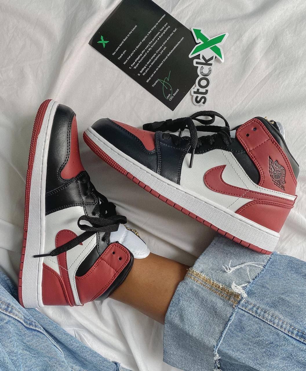 

Женские кроссовки Nike Air Jordan 1 Mid SE Black Red / Найк Аир Джордан 1 Мид СЕ Черные Красные 41, Черный