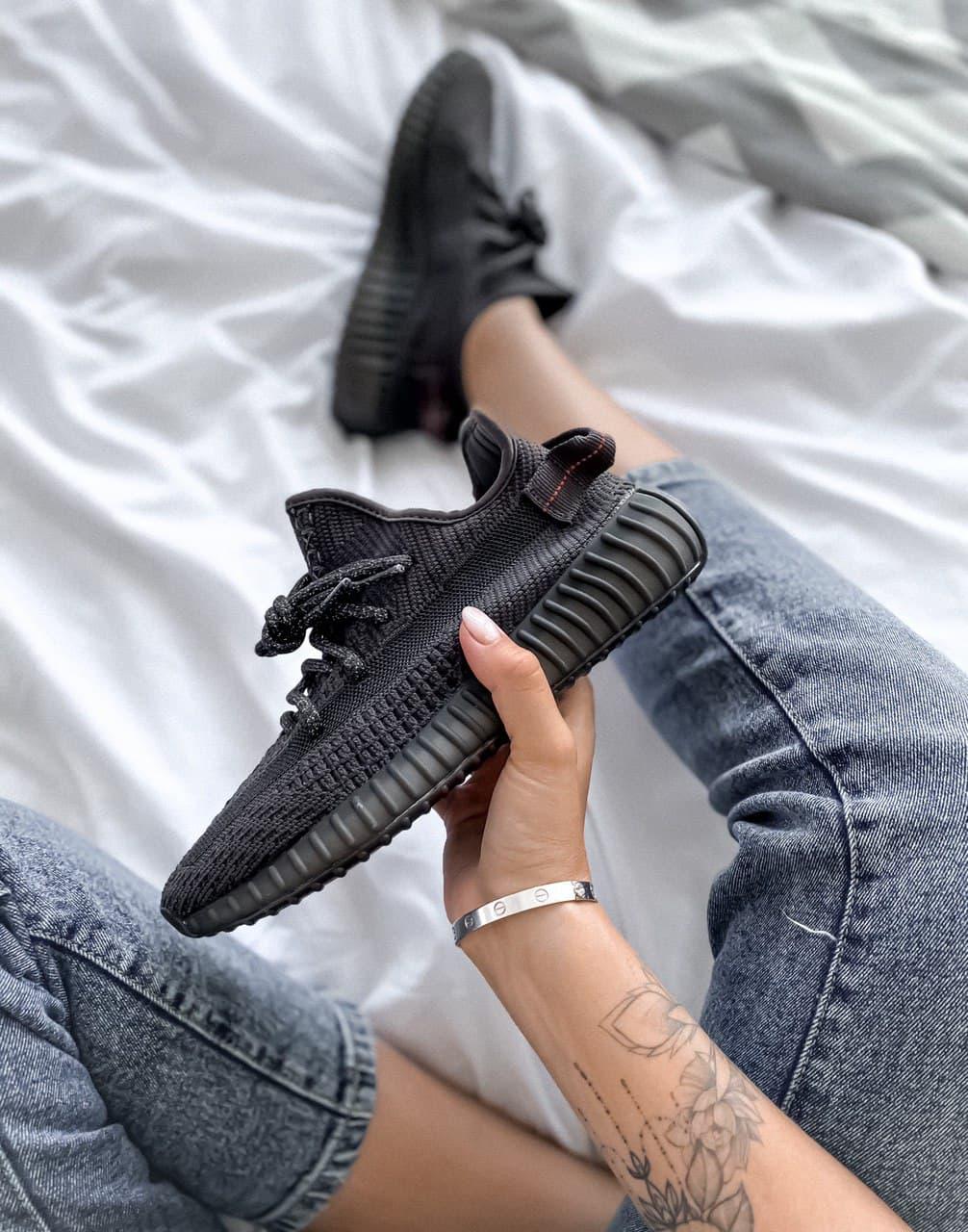 

Женские Кроссовки Adidas Yeezy Boost 350 v2 Black / Адидас Изи Буст 350 в2 Черные, Черный