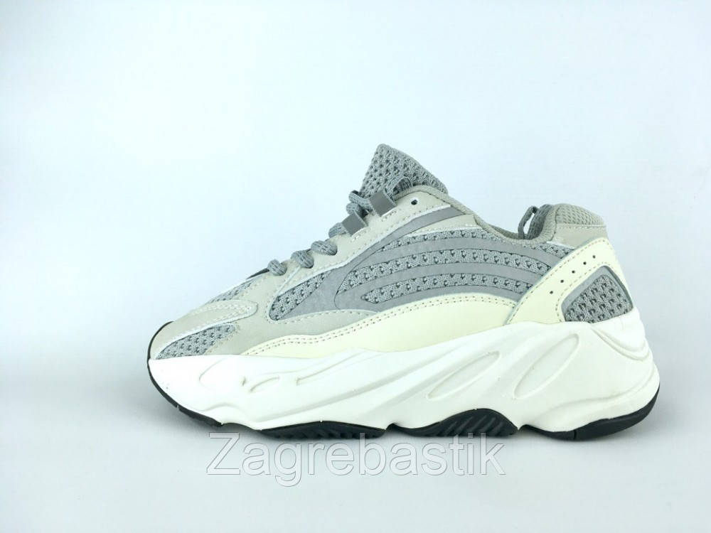 

Adidas Yeezy 700 v2 static Grey кроссовки, Серый