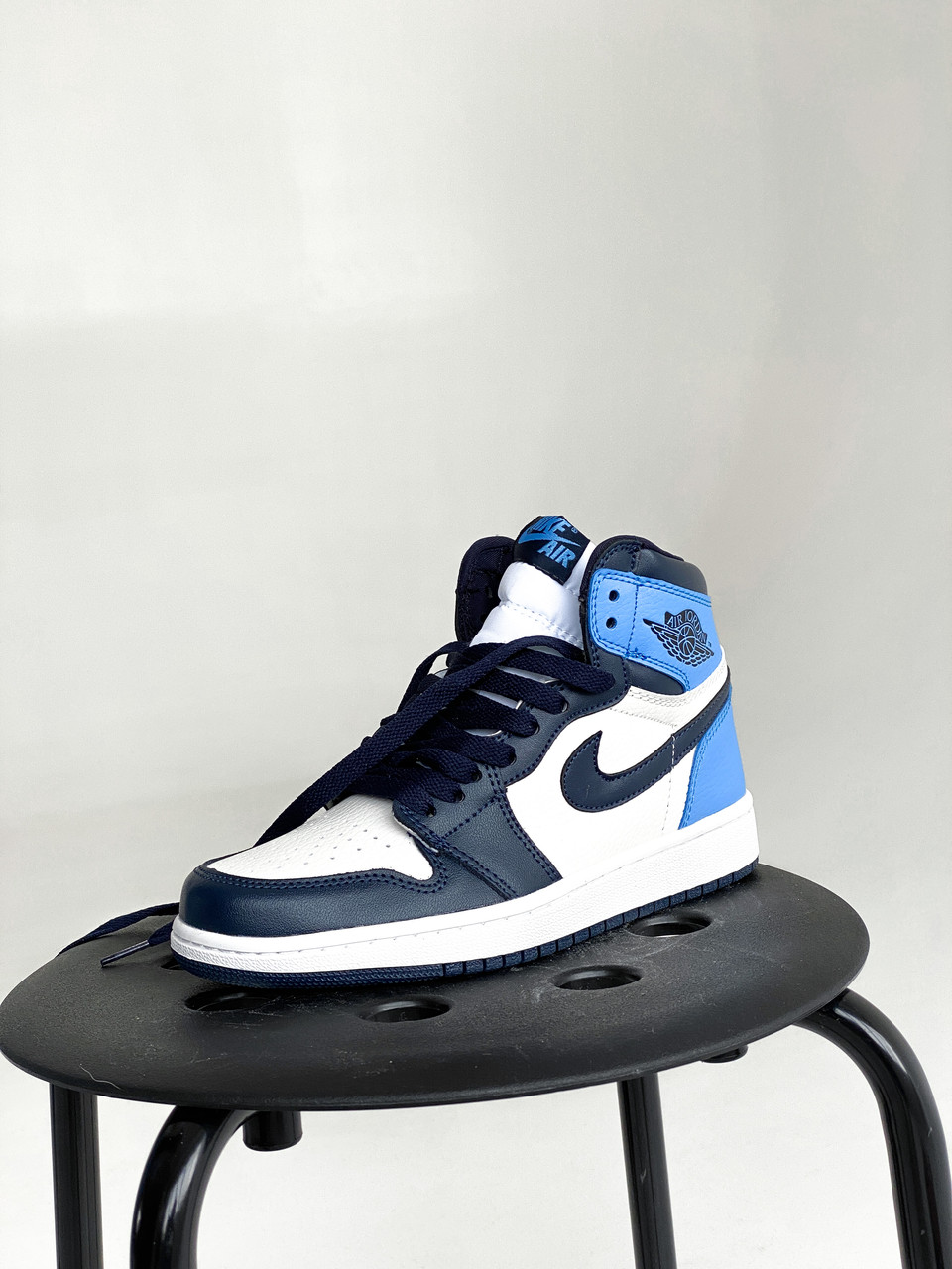 Женские синие высокие кроссовки Nike Jordan Air Jordan1 Mid Аир Джордан найк еир белые кожа кожаные, Синий