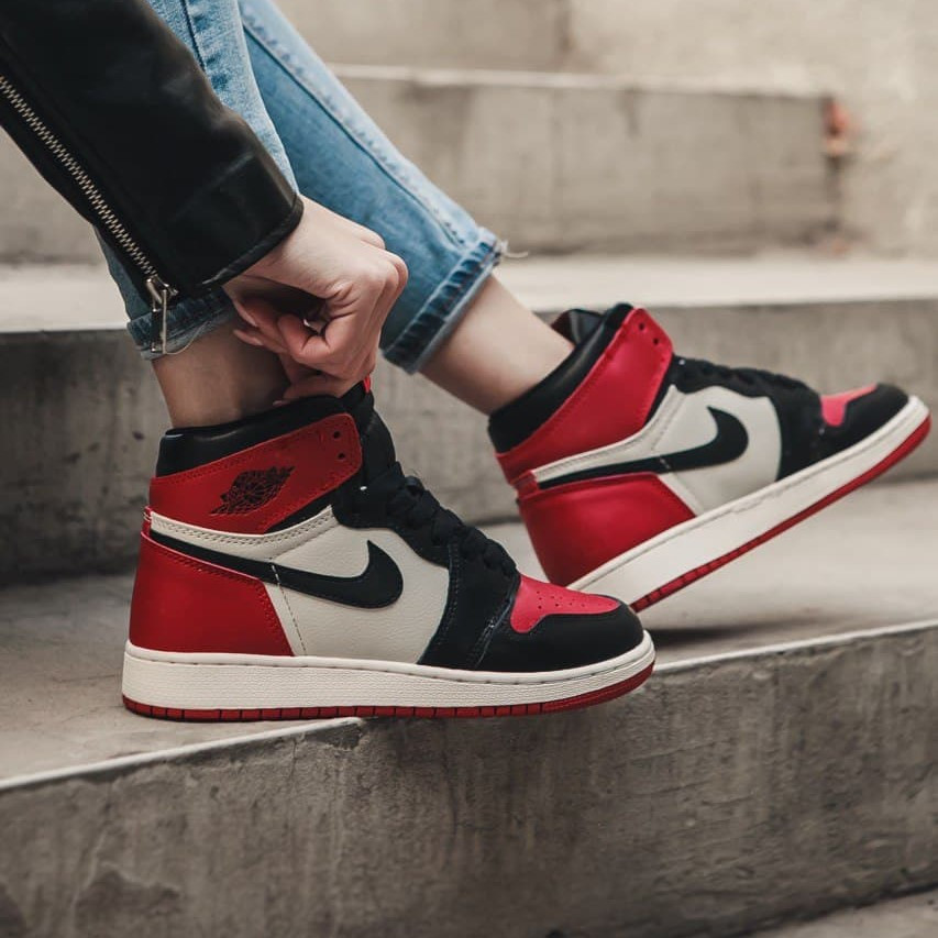 

Женские кроссовки Nike Air Jordan Retro 1 Black Red White / Найк Аир Джордан Ретро 1 Черные Красные Белые 38, Черный