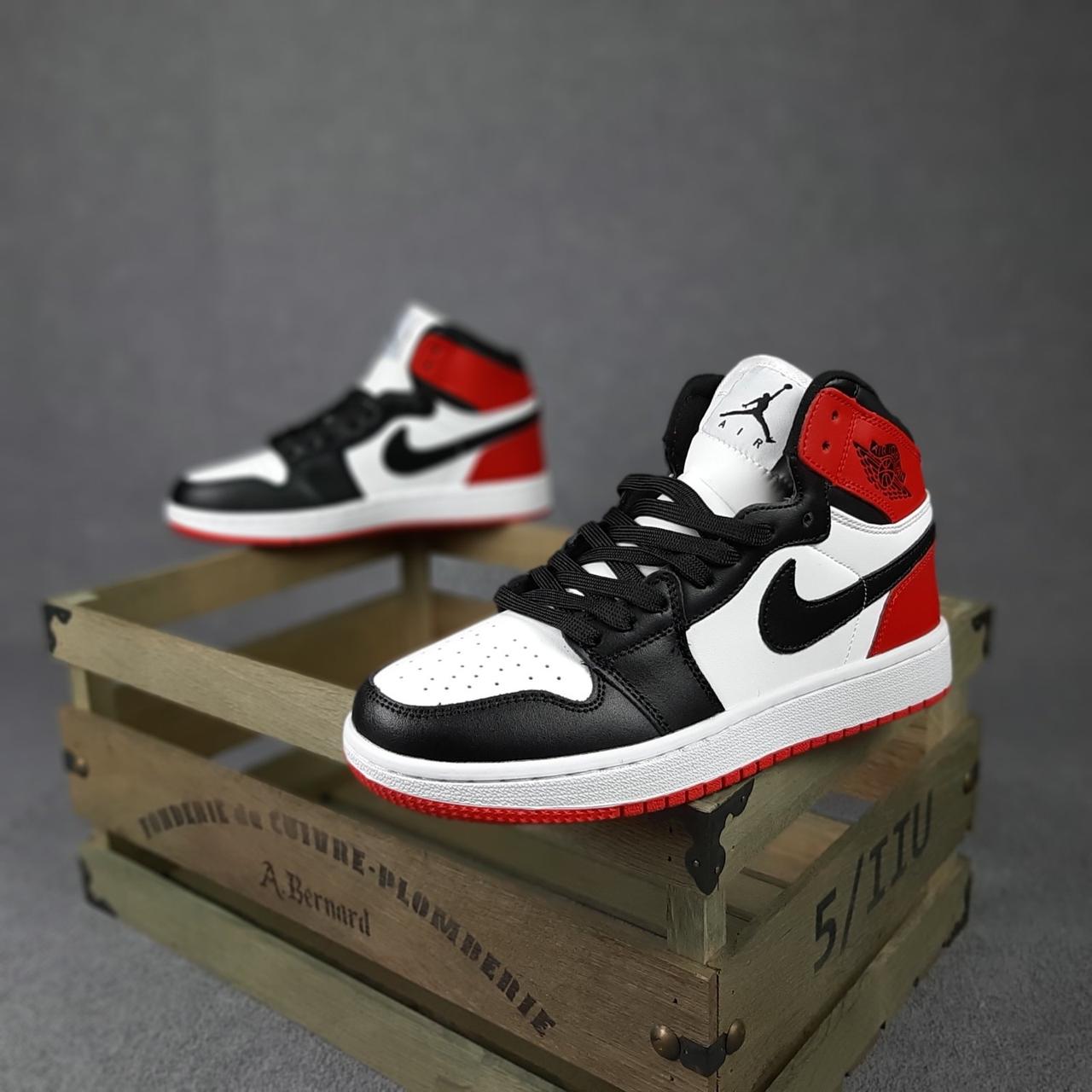 

Кроссы Nike Air Jordan Retro 1 White Black. Черные с белым и красным женские кроссовки Найк Аир Джордан1 Ретро, Разные цвета