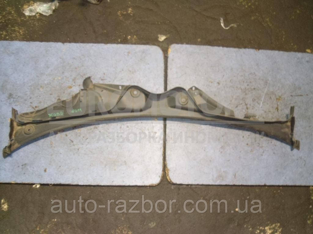 

Накладка лобового стекла Mercedes E-class (W211) 2002-2009 48728 2118301213