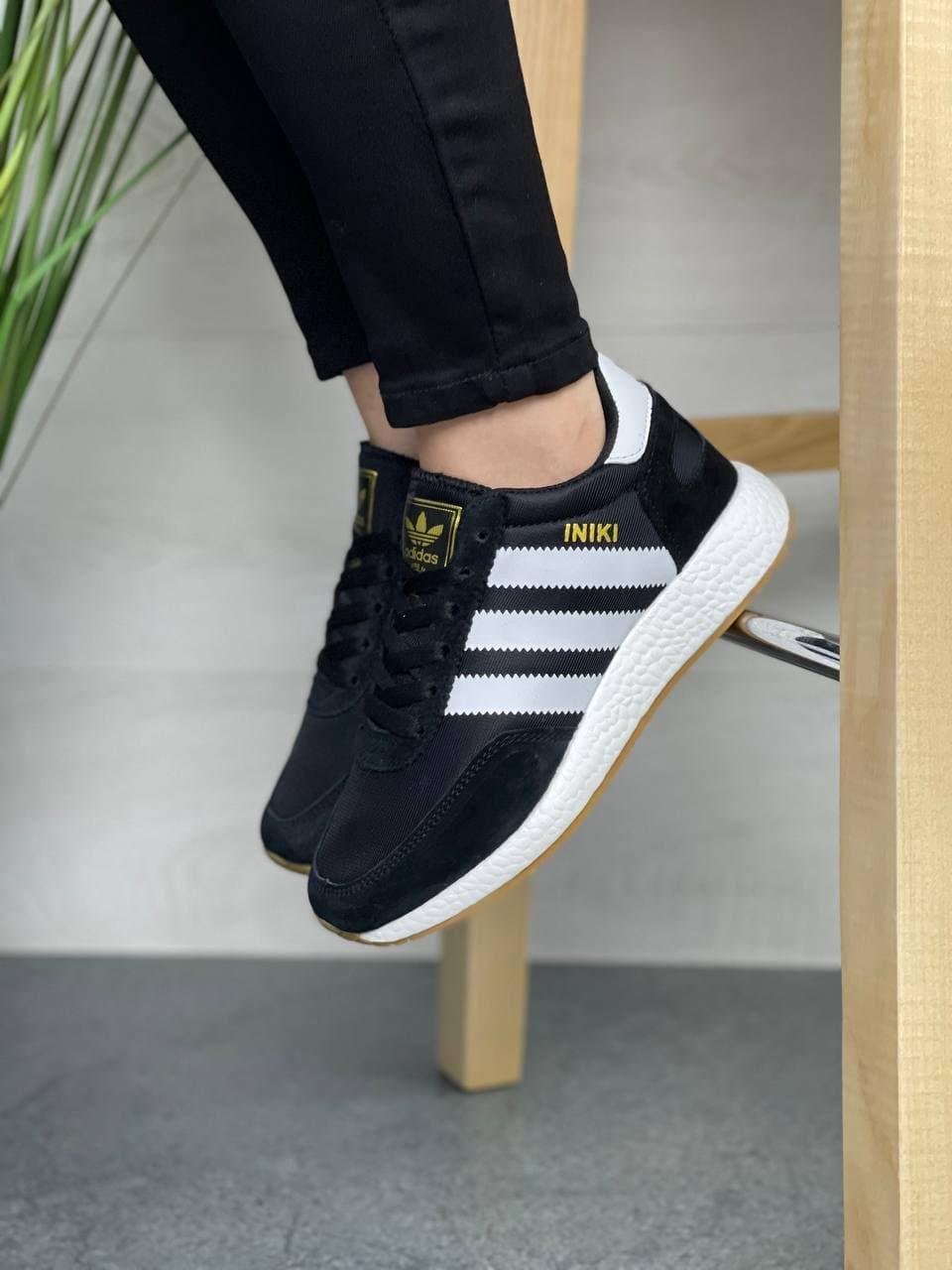 

Замшевые низкие женские кроссовки Adidas iniki . Черно-белые шикарные адидас иники на весну 40=25см, Черно-белый