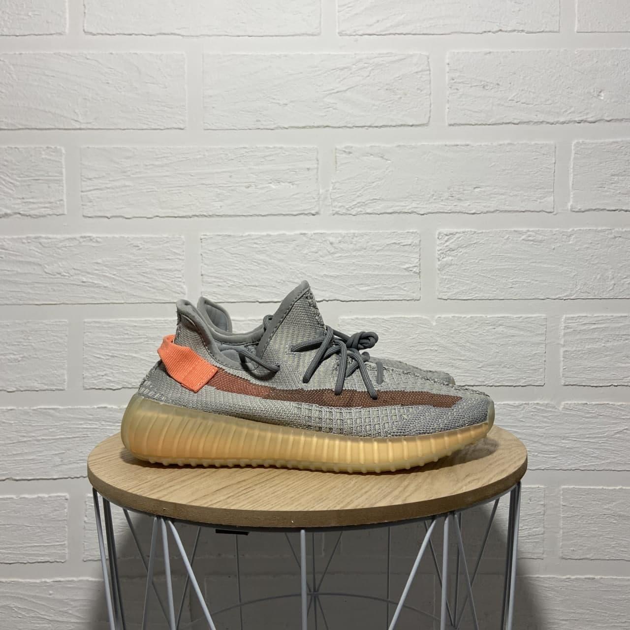 

Женские Кроссовки AdidasYeezy Boost 350V2 Grey / Адидас Изи Буст 350 В2 Серый 37