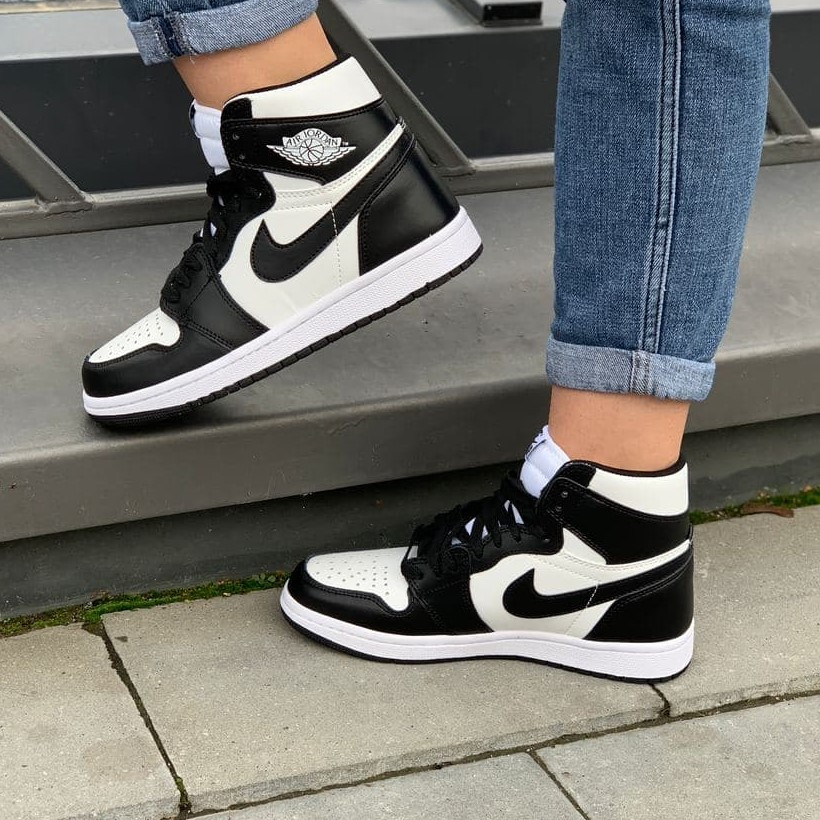 

Женские кроссовки Nike Air Jordan Retro 1 Black White / Найк Аир Джордан Ретро 1 Черные Белые 38, Фиолетовый