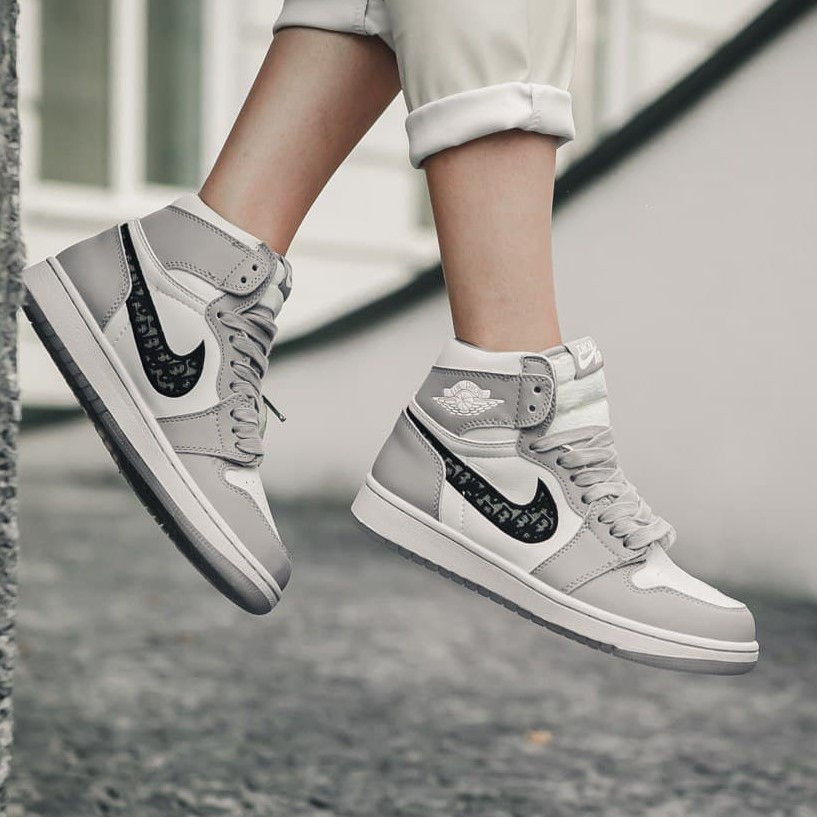 

Женские кроссовки Nike Air Jordan Retro 1 x Dior Grey White / Найк Аир Джордан Ретро 1 Диор Серые Белые 38, Серый