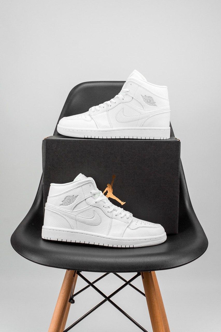 

Мужские кроссовки Nike Air Jordan 1 Retro White / Найк Аир Джордан 1 Ретро Белые 42, Белый