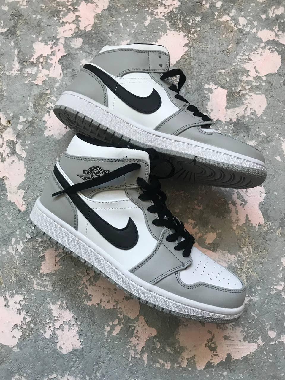 

Женские кроссовки Nike Air Jordan Retro 1 Grey White Black / Найк Аир Джордан Ретро 1 Серые Белые Черные 41, Серый