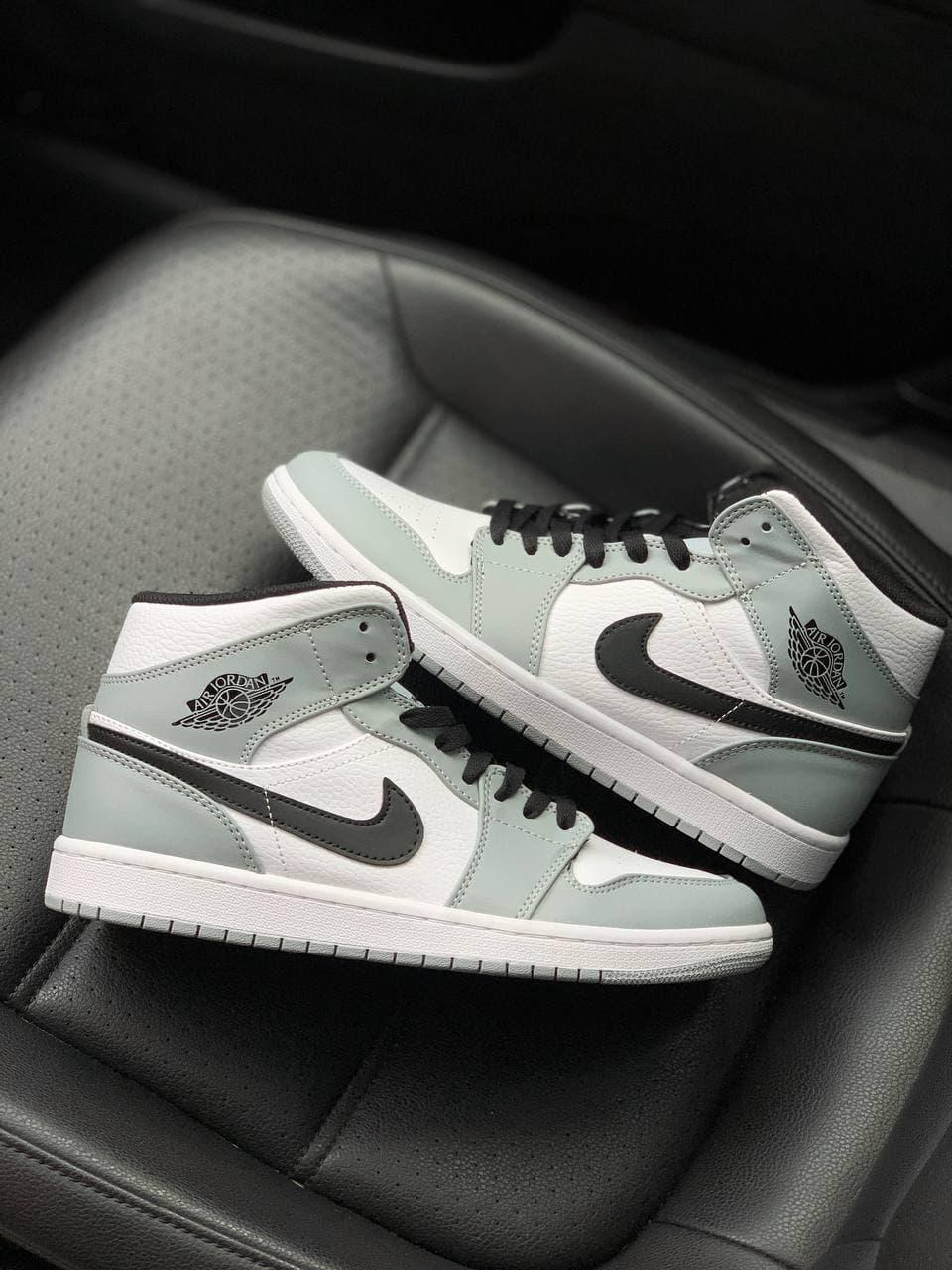 

Женские кроссовки Nike Air Jordan Retro 1 Grey White Black / Найк Аир Джордан Ретро 1 Серые Белые Черные 38, Серый