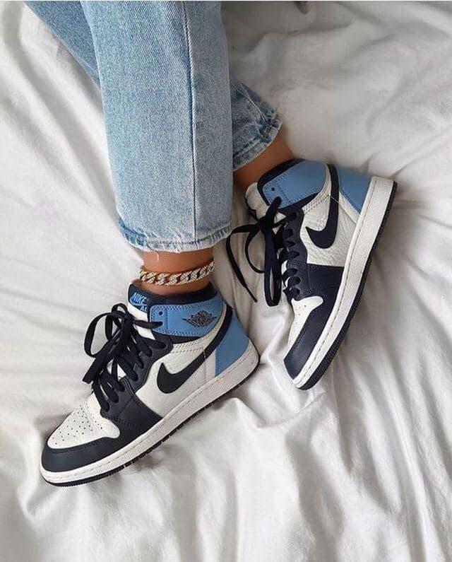 

Женские кроссовки Nike Air Jordan 1 Retro High Blue White / Найк Аир Джордан 1 Ретро Высокие Голубые Белые 37, Голубой