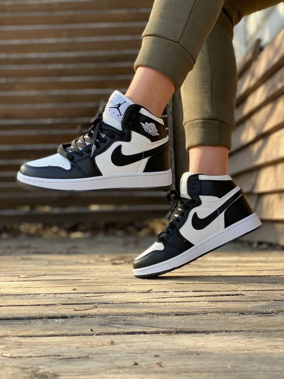 

Женские кроссовки Nike Air Jordan Retro 1 Black White / Найк Аир Джордан Ретро 1 Черные Белые 39, Фиолетовый