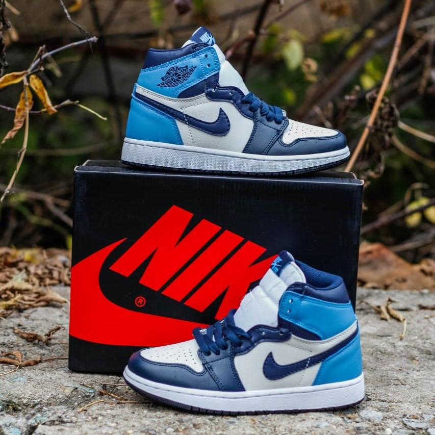 

Женские кроссовки Nike Air Jordan 1 Retro High Blue White / Найк Аир Джордан 1 Ретро Высокие Голубые Белые, Голубой