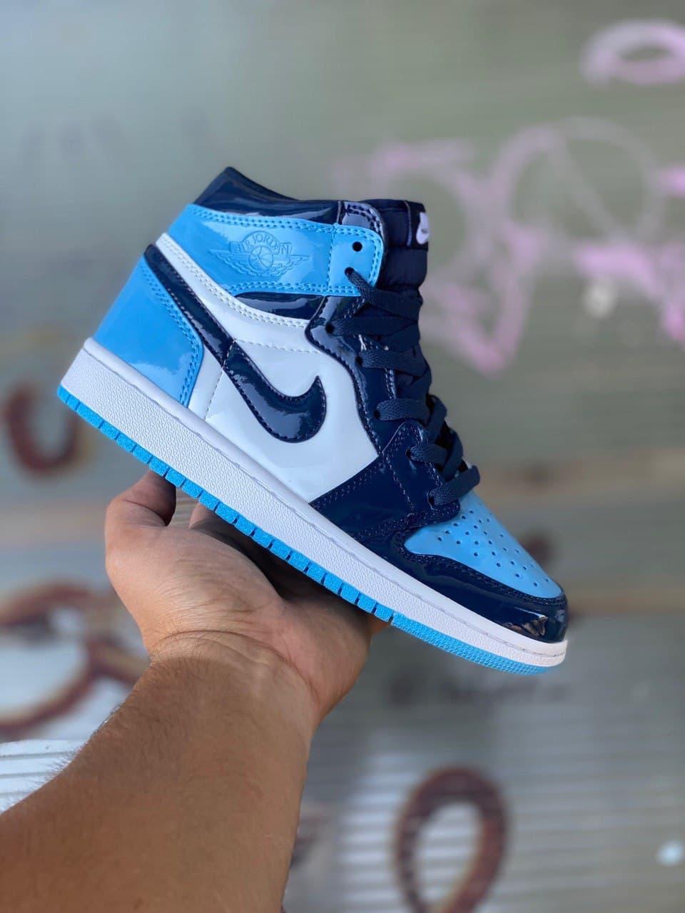 

Женские кроссовки Nike Air Jordan 1 Retro High Blue White / Найк Аир Джордан 1 Ретро Высокие Голубые Белые 38, Голубой