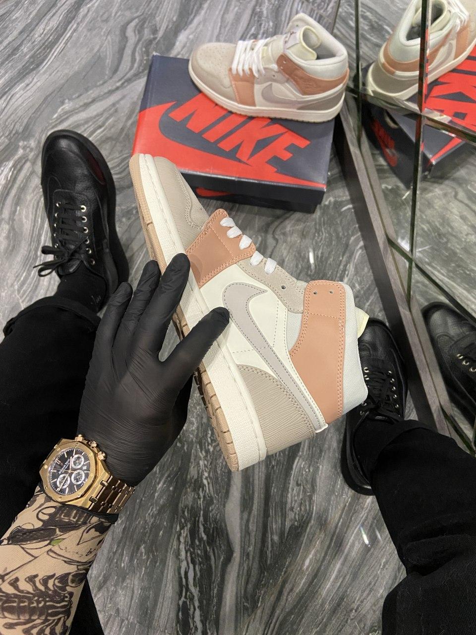 

Женские кроссовки Nike Air Jordan 1 Retro High Beige / Найк Аир Джордан 1 Ретро Хай Бежевые 40, Бежевый