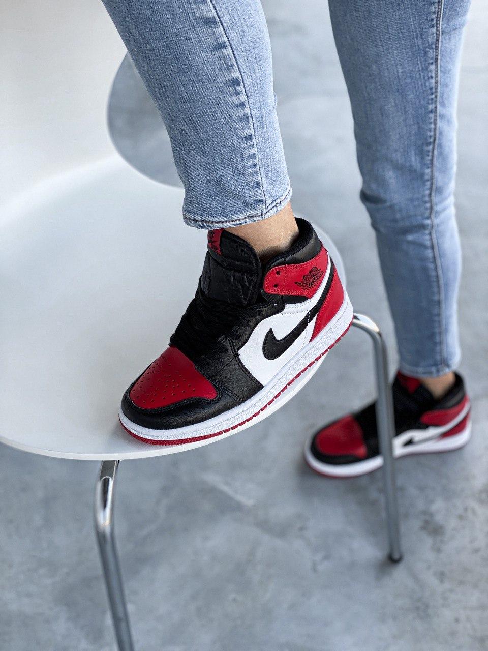 

Женские кроссовки Nike Air Jordan 1 Retro High Black White Red / Найк Аир Джордан 1 Ретро Черные Белые Красные, Красный