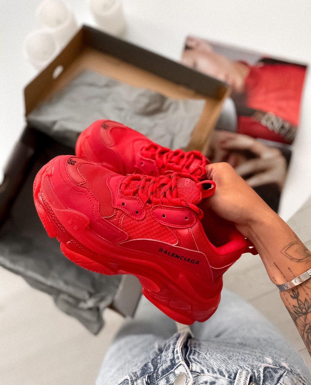 

Женские кроссовки Balenciaga Triple S Red / Баленсиага Трипл С Красные 37, Красный