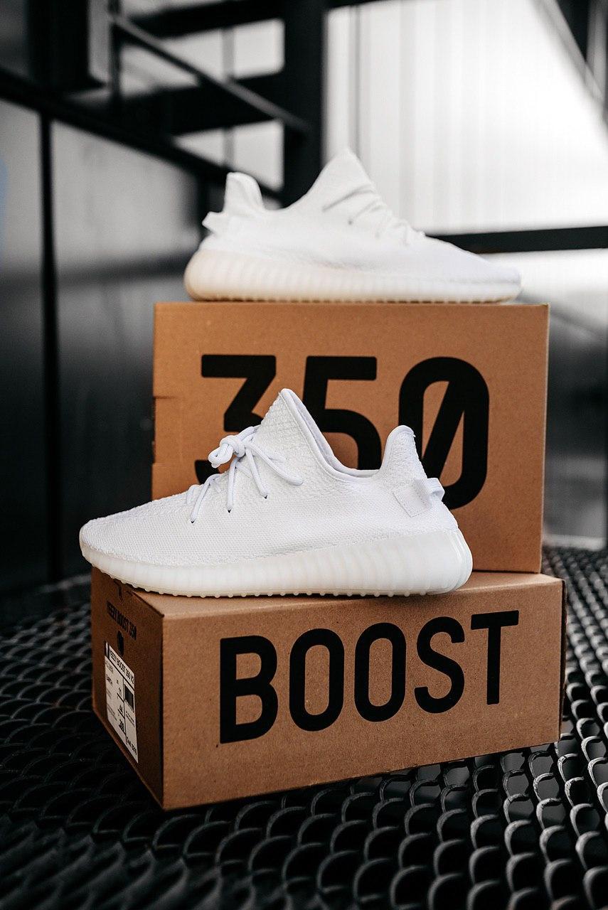 

Мужские кроссовки Adidas Yeezy Boost 350 v2 "White" / Адидас Изи Буст 350 в2 Белые 44, Белый