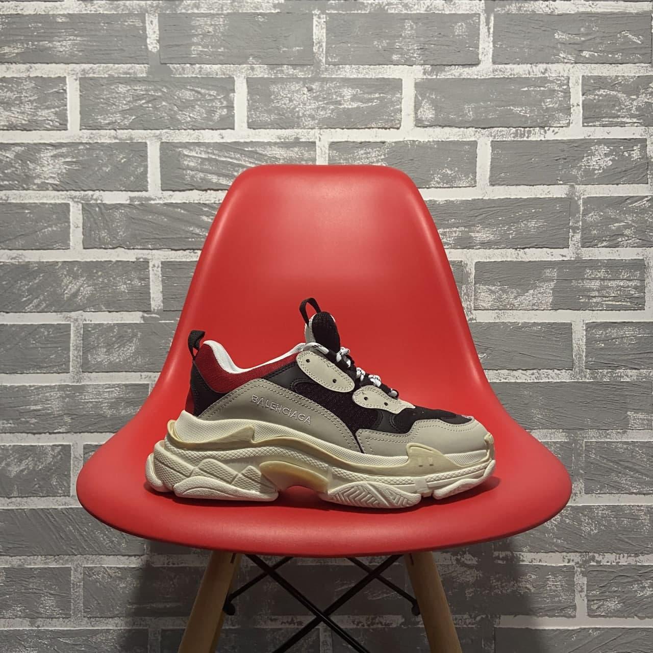 

Женские кроссовки Balenciaga Triple S Beige Black / Баленсиага Трипл С Бежевые Черные 37, Бежевый