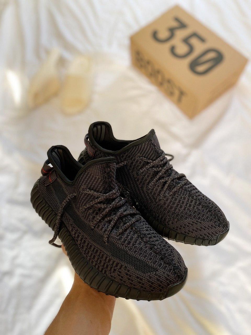 

Мужские кроссовки Adidas Yeezy Boost 350 V2 Black / Адидас Изи Буст 350 в2 Черные, Черный