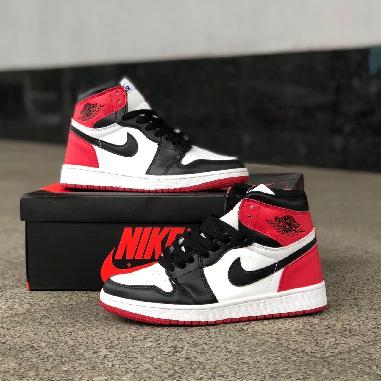 

Женские кроссовки Nike Air Jordan Retro 1 Black Red White / Найк Аир Джордан Ретро 1 Черные Красные Белые 41, Черный