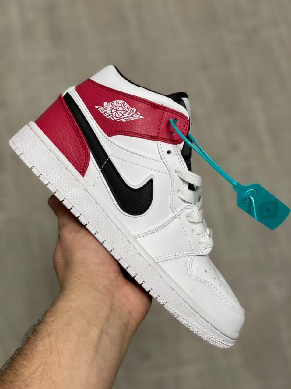 

Женские кроссовки Nike Air Jordan Retro 1 White Black Red / Найк Аир Джордан Ретро 1 Белые Черные Красные 39, Белый