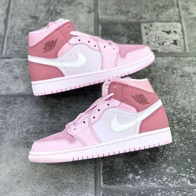 

Женские кроссовки Nike Air Jordan Retro 1 High Pink / Найк Аир Джордан Ретро 1 Высокие Розовые 40, Розовый