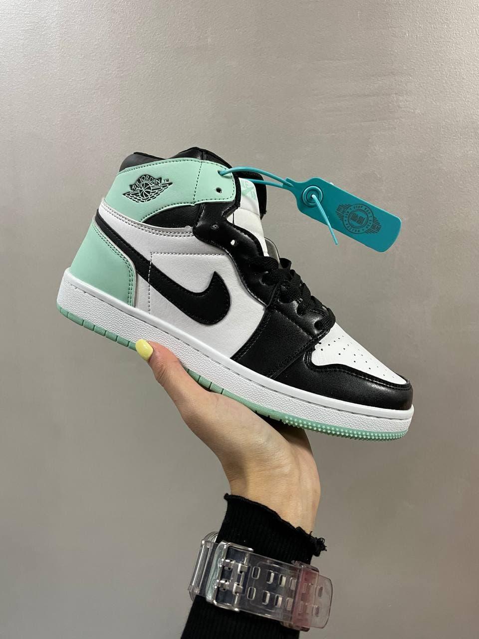 

Женские кроссовки Nike Air Jordan 1 Retro Black White Mint / Найк Аир Джордан 1 Ретро Черные Белые Мятные 38, Черный