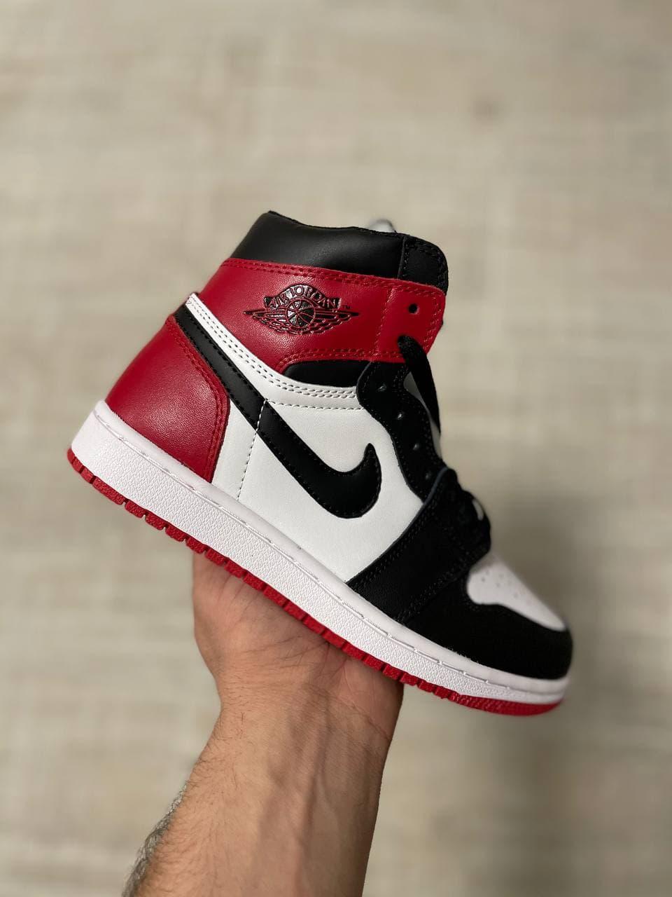 

Мужские кроссовки Nike Air Jordan Retro 1 Black Red White / Найк Аир Джордан Ретро 1 Черные Красные Белые, Красный