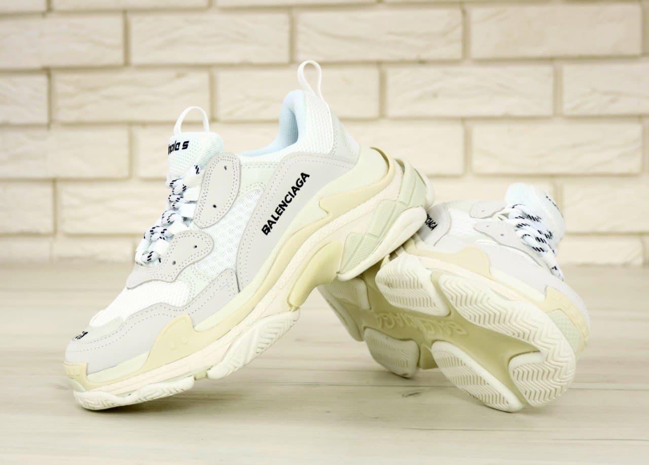 

Мужские кроссовки Balenciaga Triple S (белый с бежевым) K11717 модные кроссы с многослойной подошвой, Бежевый