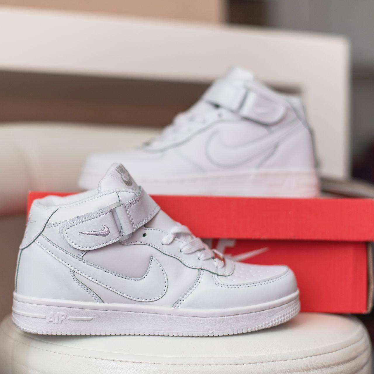 

Женские зимние кроссовки Nike Air Force 1 Mid Total White / Найк Аир Форс 1 Мид Белые 39, Белый