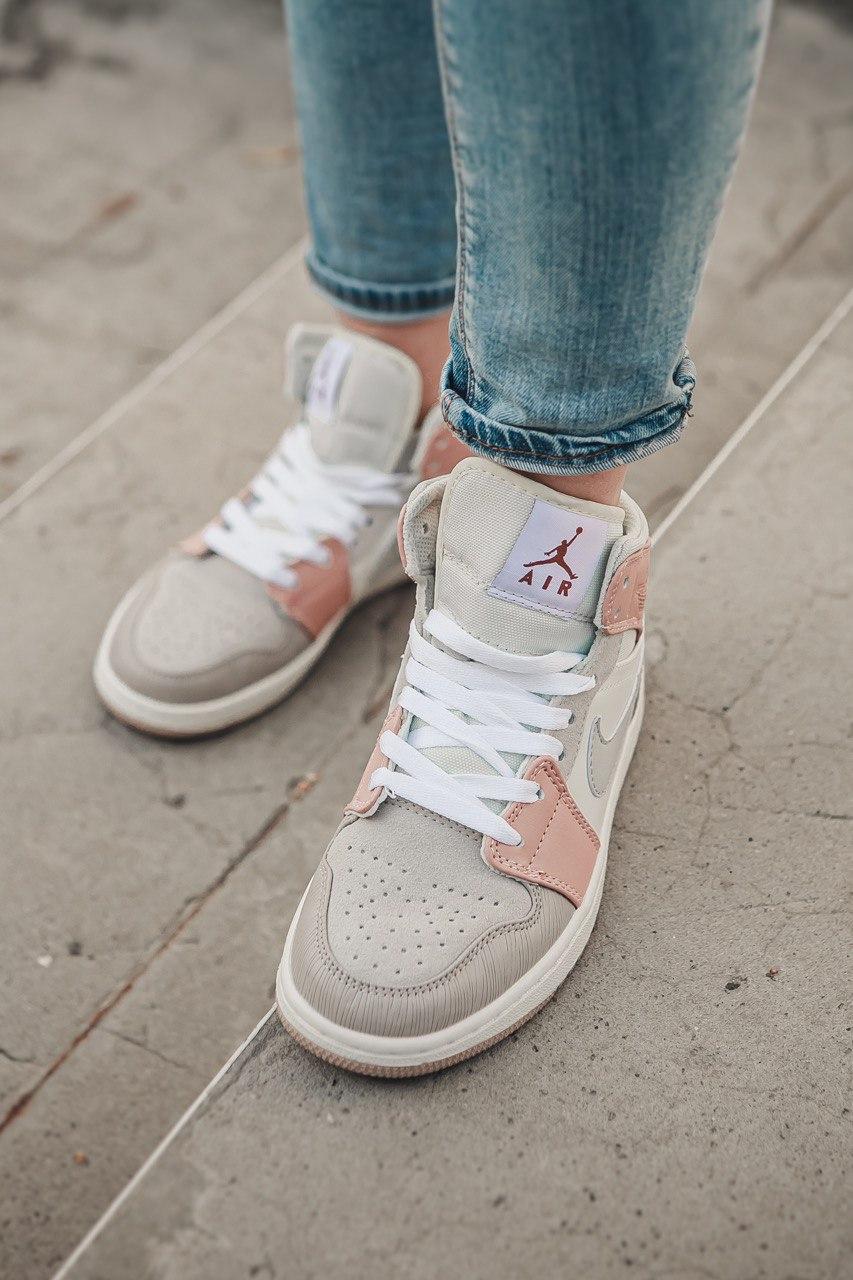 

Женские кроссовки Nike Air Jordan 1 Retro High Beige / Найк Аир Джордан 1 Ретро Хай Бежевые, Бежевый